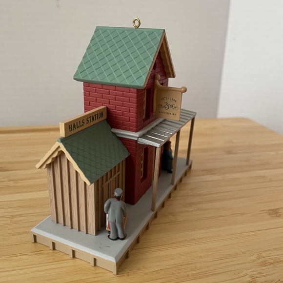 Lot 5 Hallmark Ornaments Nostalgic Houses & Shops 1996-99 NO boxes Halls Station - Picture 11 of 12